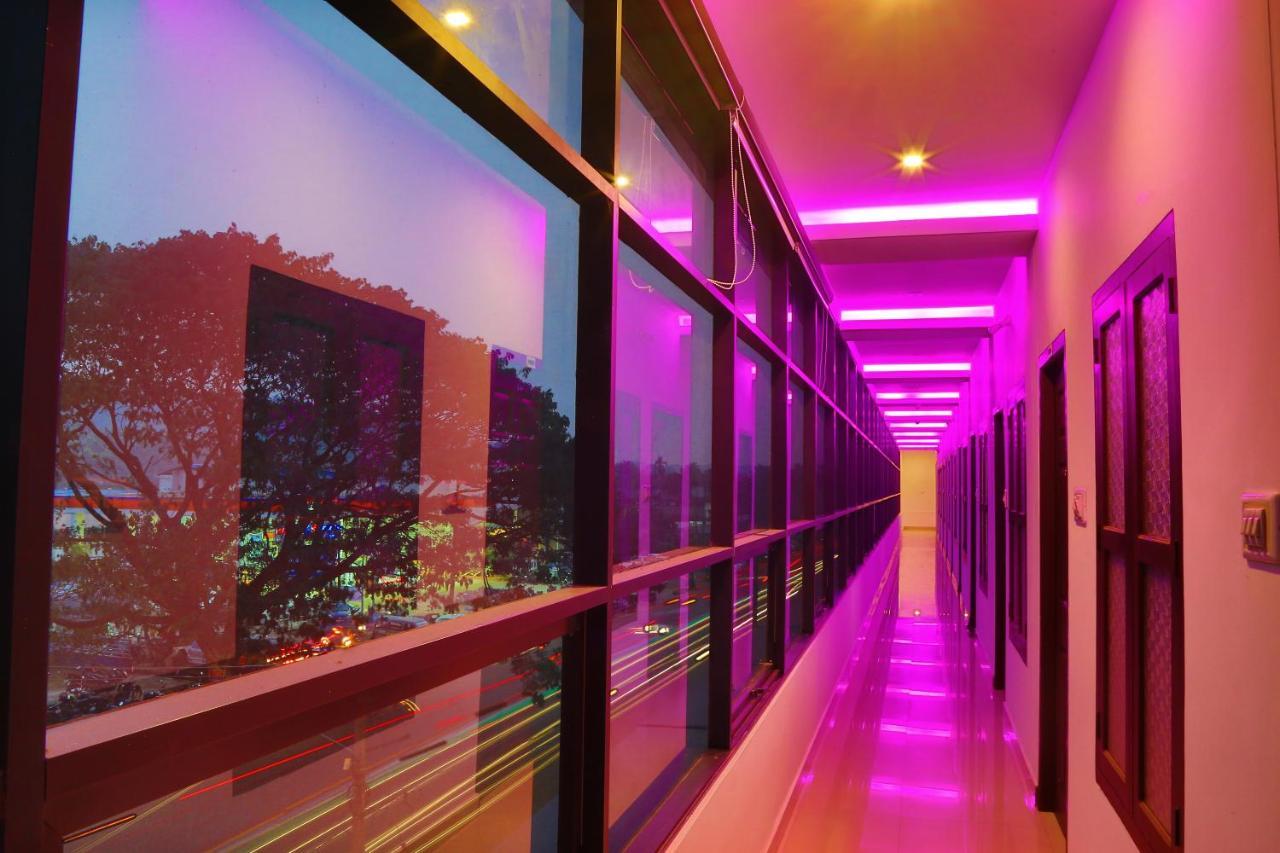 Karibu Residency Hotell Malappuram Exteriör bild